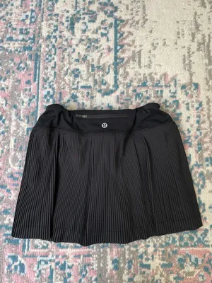GORGEOUS LULULEMON WORKOUT SKIRT SIZE 4!!! adjustable waist and fits me as a size 2 thumbnail 5