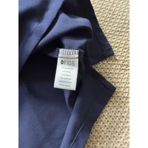 FIGS Women's Technical Collection Scrub Top Blue Short Sleeve V Neck Sz 2XS thumbnail 5