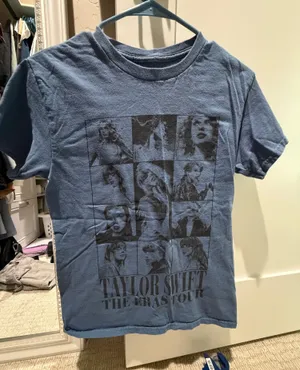 Taylor Swift Tshirt thumbnail 1