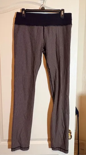 Lululemon Skinny Groove Pant. Great condition vintage thumbnail 1