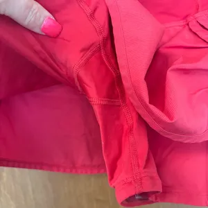 Lululemon Run Speed Squad Skirt Shorts Red Zipper pocket Sz 4. Preloved. thumbnail 4