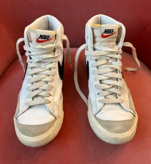 Nike Blazer Mid 77 Women’s 6.5 thumbnail 1