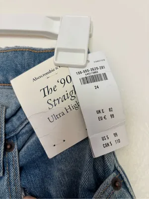 Abercrombie & Fitch “the 90’s Straight ultra high Jeans” thumbnail 2