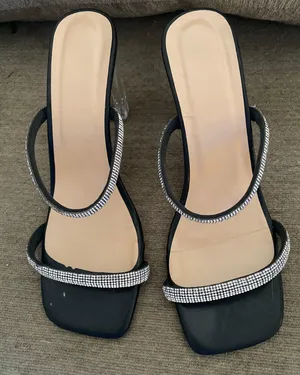 Diamond Stud women's heel with a glassy heel thumbnail 3