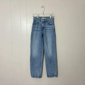 Levi’s ‘94 Baggy Jeans Women’s Size 24 High Rise Straight Leg Light Wash Denim thumbnail 2