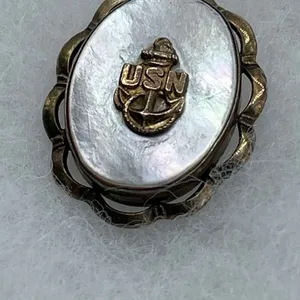 VTG WWII USN( United States Navy) sweetheart locket. Mother of pearl with Anchor thumbnail 2