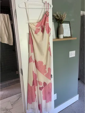 These Three Boutique One Shoulder Pink/Cream Maxi Dress Small thumbnail 7