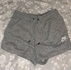 High Waist Nike Grey Sweat-Short thumbnail 1