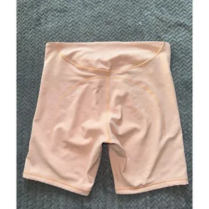 Lululemon Womens Train High Rise Shorts‎ Bike Ribbed Peach size 14 thumbnail 3
