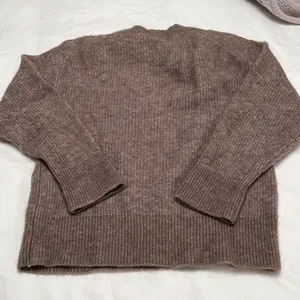 Aritzia Babaton Georgie Sweater Oversized crew-neck sweater thumbnail 10