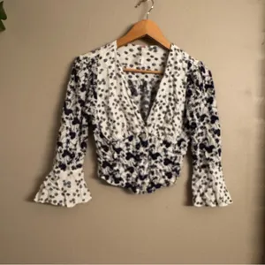 FREE PEOPLE‎ Floral Blouse thumbnail 2