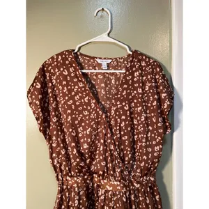 Nine West Women's Sz Medium Faux Wrap Peplum Blouse Tan Beige Animal Print Short thumbnail 4