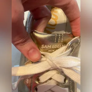 💕 2 For $10 Sam Edelman Boutique Brand Gold/Distressed Sneakers Size 7 thumbnail 4