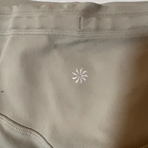 Athleta Salutation CARGO Pocket II Tight Pants - BEIGE Size M. Preloved thumbnail 4