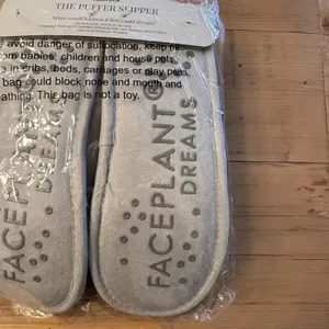 Faceplant Dreams‎ Puffer Slippers Size 7/8 Medium Gray Cozy Plush Indoor Shoes thumbnail 4