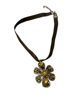 Vintage Y2K Chunky Flower Statement Necklace Gold thumbnail 1