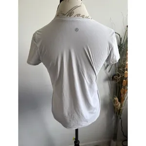 LULULEMON‎ Runbeam Short Sleeve Crew Lightweight Gray Pocket Shirt top Gym 6 thumbnail 2