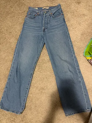 Levi’s Ribcage Straight Ankle Jeans thumbnail 2