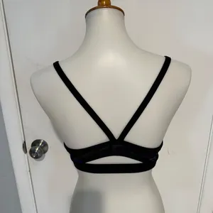 Lululemon Rise and Run Bra -‎ Size 6 - No Tag Size/Yes Size Dot. thumbnail 4