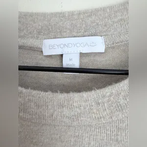 Beyond Yoga Just Chillin Sweater Womens M Side Slit Cozy Soft Oatmeal Tunic thumbnail 4