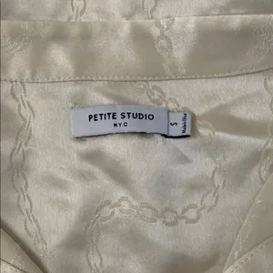 Petite Studio NYC Cream Cropped Blouse Size Small thumbnail 2
