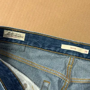 Levi’s‎ Wedgie Straight Fit Denim High Rise Button Fly Jeans Medium Wash thumbnail 10