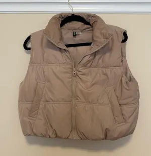 H&M Cropped Puffer Vest thumbnail 2
