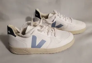 Veja V-10 Leather Sneaker.s49 thumbnail 1