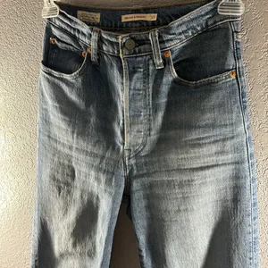 Levi’s Ribcage Straight Ankle in Haters Gonna Hate Wash thumbnail 6