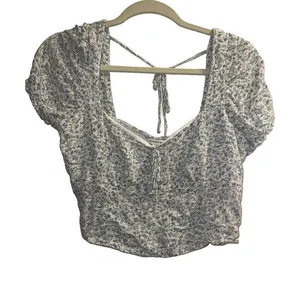 ✨AMERICAN EAGLE OUTFITTERS Women’s Short-sleeved Smocked Sz Large Top✨ thumbnail 1