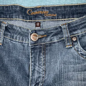 Women’s jeans, curvy women, jeans thumbnail 3