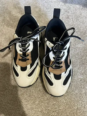 tennis shoes thumbnail 2