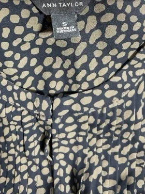 Ann Taylor Green & Black Printed Long Sleeve Blouse Size S Pleated Front thumbnail 9