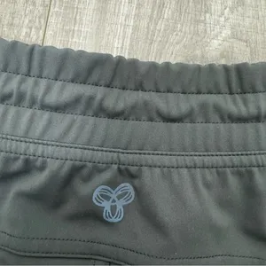 Aritzia TNA Action Light Gray Athletic Shorts Size Medium thumbnail 4