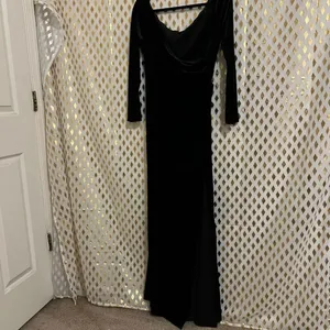 Goth Black velvet evening gown dress with thigh slit long sleeve size L thumbnail 4