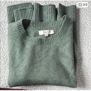 LOFT Size Small Green Crew Neck Sweater Classic Knit Design thumbnail 2
