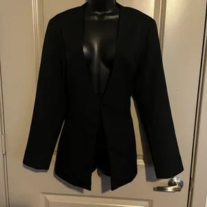 Women's Large Black‎ Blazer thumbnail 2