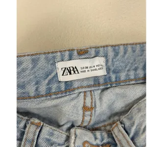 Zara High Waisted Wide Leg Distressed Jeans Light Wash‎ Blue Size 4 Distressed thumbnail 9