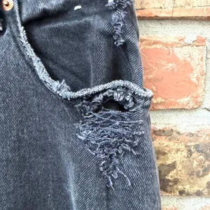Abercrombie & Fitch 90s Straight Ultra High Rise Black Distressed Jeans Sz 14 32 thumbnail 2