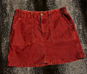 Womens sz8 American Eagle super stretch burgundy corduroy mini skirt thumbnail 1