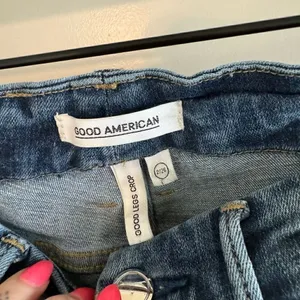 Good American Good Legs Crop Jeans thumbnail 8