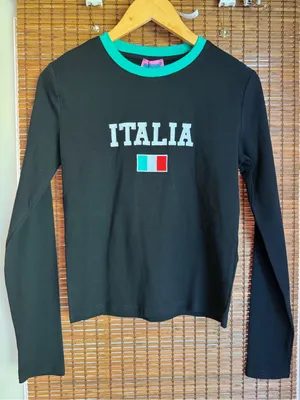 NWT Edikted Italia Graphic Long Sleeve Crop Top Black Medium thumbnail 2