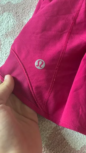Pink Lululemon Shorts Hotty Hot 2.5" High-Rise thumbnail 3