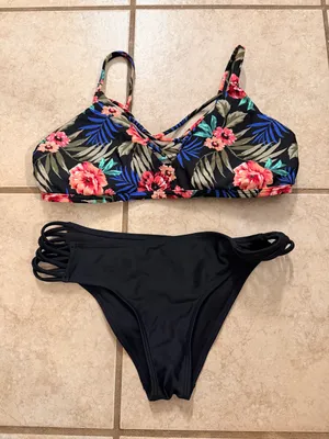 EUC Hollister Floral Strappy Bikini Set thumbnail 1