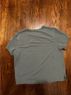 Lululemon T-Shirt thumbnail 2