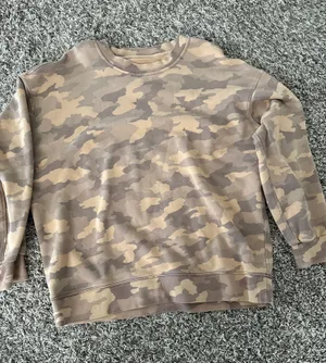 Women’s Lululemon camo crewneck thumbnail 1