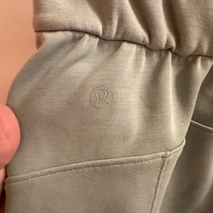 Lululemon softstreme shorts size 4 thumbnail 3