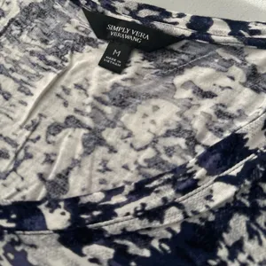 Simply Vera Vera Wang Blue and White Short Sleeve Top thumbnail 2