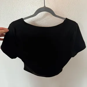 Cropped Black Shirt Size L thumbnail 3