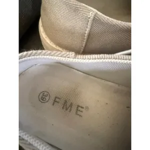 FME Canvas Loafers Women 8 Cream Beige Slip On Moc Toe Bungee Lace Casual Shoes thumbnail 3